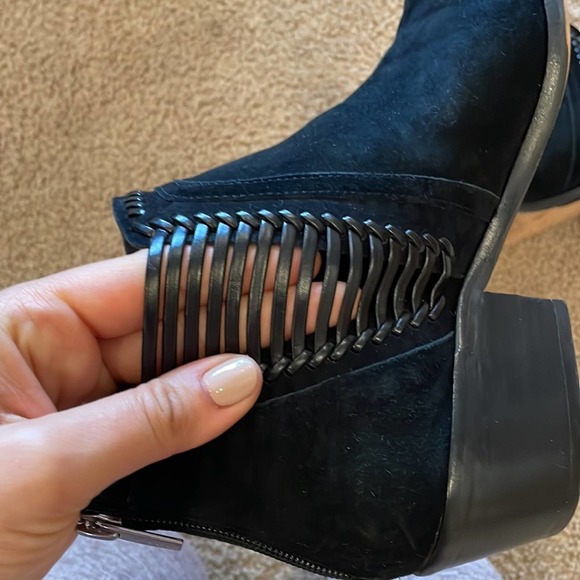 Vince Camuto black pippsy ankle boots suede 9 - Picture 3 of 7